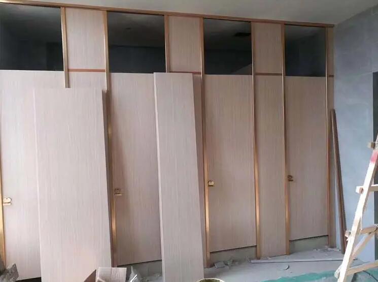 卫生间隔断安装